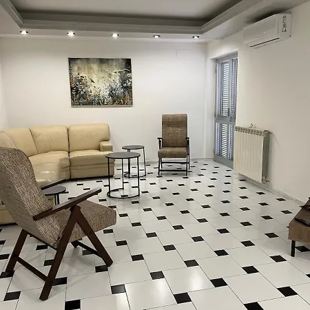 Apartment Margheritaville! Penthouse With Views! *